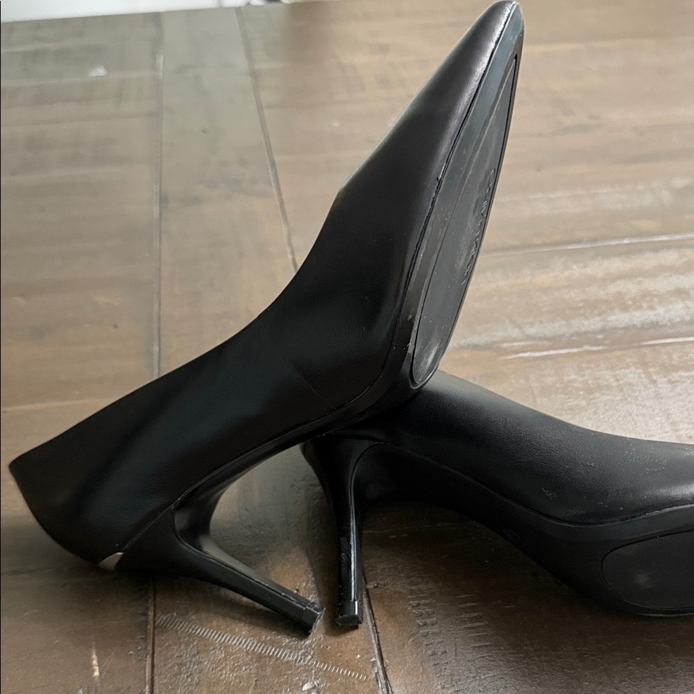 Calvin Klein Black Pointed-Toe Leather Pumps - Picture 7 of 12